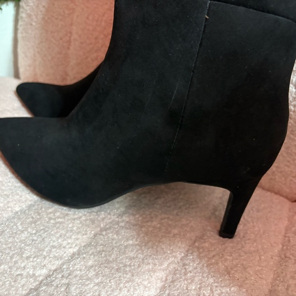 Target - Elegant Black Women's Boots - Picture 3 of 6